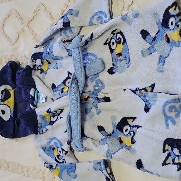 Bluey Robe Size 2T/3T - Picture 3 of 5